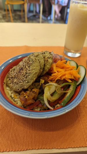 Falafel bowl at El Bololó in Cartagena