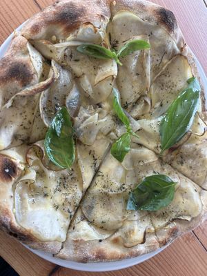 Very nice pizza with Vegan cheese   at Brødre Bageri in Tejn