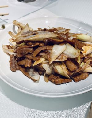 Braised Omni Pork with Scallion at Crystal Jade 翡翠拉麵小籠包 in New Territories