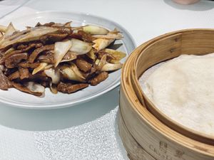 Braised Omni Pork with Scallion & wraps at Crystal Jade 翡翠拉麵小籠包 in New Territories