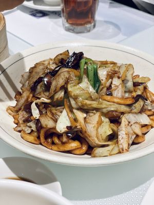 Shanghainese Stir fried noodles at Crystal Jade 翡翠拉麵小籠包 in New Territories