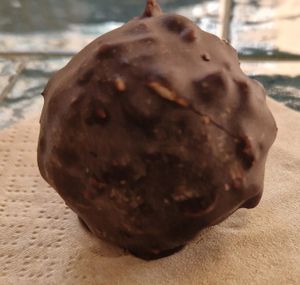 Ferrero rocher vegà at BeBo Cold Press -  Passeig de Sant Joan Bosco in Barcelona