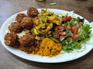 Falafelteller at Kumpir  in Hamburg