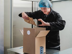 We maken je bestelling met zorg klaar. at Solid Stash in Kortrijk