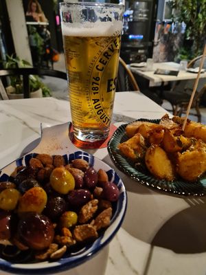 Olives and almonds, and patatas at Saludos in Albury