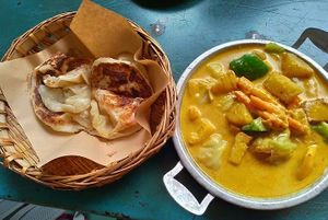 Thai style yellow curry paste vegetables with roti 泰式黃咖喱(素)配薄餅 at Kok Kok in New Territories