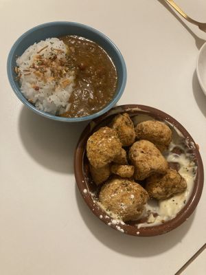 Mini Curry (so good!) and fried cauliflower   at Vegeater in Tokyo