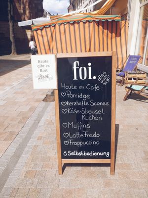 The sign in front of the shop at Foi Feines Unverpackt in Neustadt