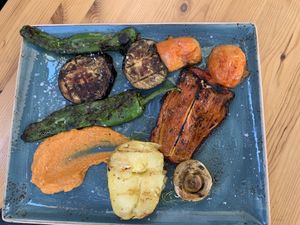 Verduras a la brasa con romesco at Braseria Manú in Sant Carles De La Rapita