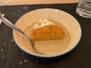 Bizcocho de zarahoria con crema de nuez y salsa de galleta  at Kokken in Bilbao