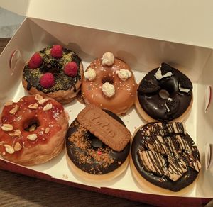 From upper left corner to lower right corner: raspberry-pistachio cross, caramel popcorn, oreo dark choc, fresh strawberry peanut cross, dark choc & lot, double cookie. Loved them! at Royal Donuts in Maastricht