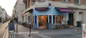 Facade at Les Frères Blavette in Paris