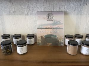 *Blend of green tea from India with wild jasmine from Mexican fields, a great balance of flavor.

*Traditional Mayan blend of Cacao and Chiapaneco Cardamom. at Vertical Pop Up Store in La Paz