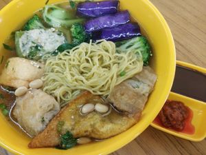 Yong Tau Foo soup at Say Green 绿素 in East Singapore