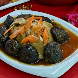 CNY 2023 Abundance Set Meal: Braised Bailing Mushrooms with Chinese Spinach at Say Green 绿素 in East Singapore