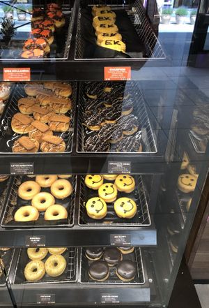 🍩On 14 June 2021 they had 8 vegan donuts🍩 at Dunkin' - Lijnbaan in Rotterdam