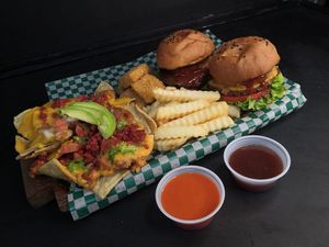 Combo parejas para el 14 de feb at Be Life Burgers - Cloud Kitchen in San Luis Potosi