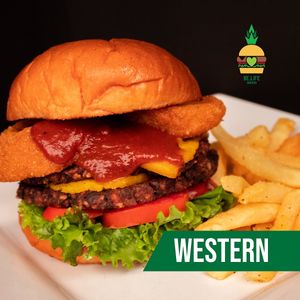 Doble proteína de frijol con queso y aros de cebolla. Salsa bbq para elevar el ki. at Be Life Burgers - Cloud Kitchen in San Luis Potosi