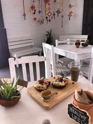 Sweet Toast! 
with peanut butter, banana, strawberries, shredded coconut and cocoa nibs. 

At your choice sourdough and pumpernickel bread opcion  at Elixir Spot in Puerto Vallarta