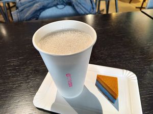 Hot White Chocolate and Spring Kubo Cheesecake Triangle @MISS LIQUID Popup at Coworking Lounge Tessinerplatz - Coffee Shop in Zurich