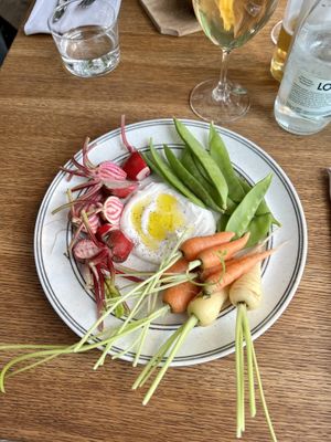 Starter of fresh veg and a vegan aioli  at Far i hatten in Malmo