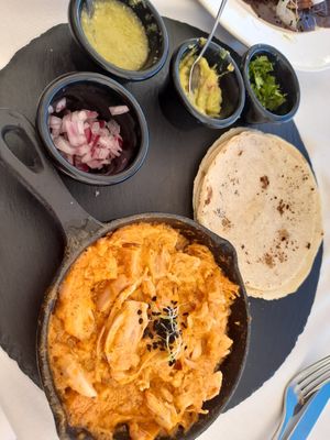 Platillo de tinga de yaca (jackfruit vg tacos) at El Rey in Altea