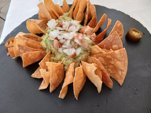 Totopos con guacamole at El Rey in Altea