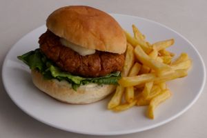 0% Chick'n Fillet Burger
No, not Chicken! Chick'n Burger!
Crispy on the outside, juicy on the inside with mayo and mustard on top. at Whitely by Toriba Coffee in Hayama