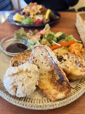 French toast  at Rotton 六屯 in Chatan