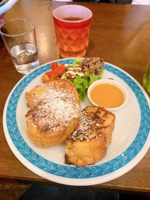 French toast at Rotton 六屯 in Chatan