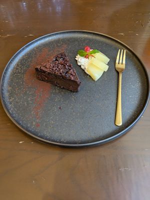 Chocolate cake at Rotton 六屯 in Chatan