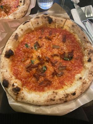 “jammin” with seitan and garlic and chilli jam  at La Piccola Nonna Pizza in Stockholm