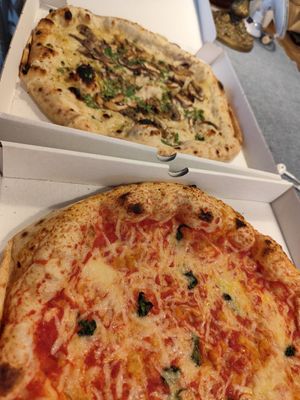 Took takeaway this time, the vegan margherita was so good at La Piccola Nonna Pizza in Stockholm