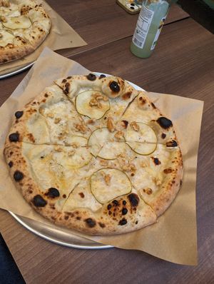 vegan blue at La Piccola Nonna Pizza in Stockholm