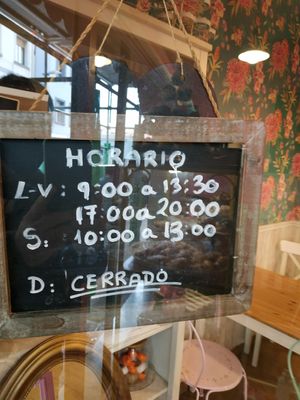 Open time at Lula's Bakery in Barakaldo