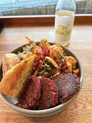 #7
Pan fried falafel, lemon tahini, roasted cauliflower, arugula, tomato olive oil and pomegranate. at Chickpea  in Reykjavik