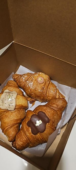 Rose, earl gray, choc orange at Chaumont Vegan in Beverly Hills