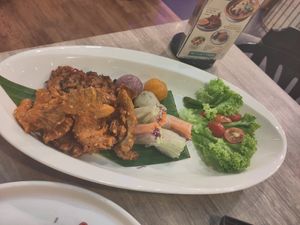 Vegan appetiser platter at Bangkok Jam - Dhoby Ghaut in Central Singapore