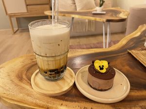 Bubba tea and triple chocolate cake   at Rawberry in Ho Chi Minh City