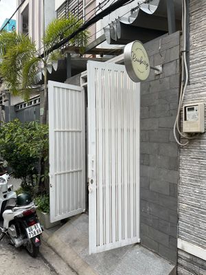 Street Entrance   at Rawberry in Ho Chi Minh City