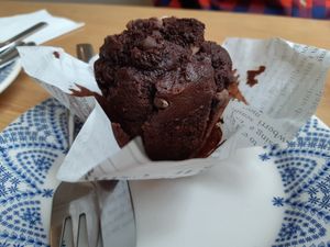 Vegan chocolate muffin at La Pastelería del Duque in Madrid