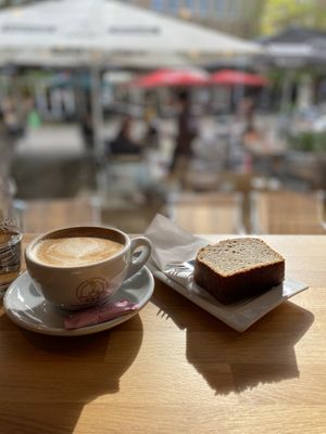Café Latte & Banana Bread at Espresso Perfetto in Neuss