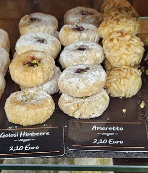 Vegan sweets at Espresso Perfetto in Neuss