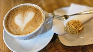 Flat white and amaretto at Espresso Perfetto in Neuss