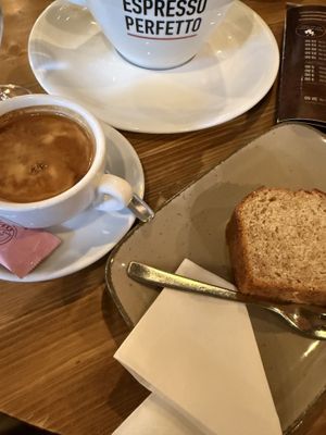 Americano and Banana Bread “Bananebrot"  at Espresso Perfetto in Neuss