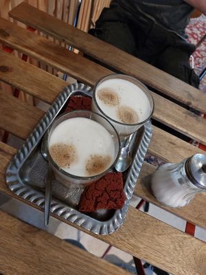 Capuccinos + piece of cookies at In 't grün in Zonhoven