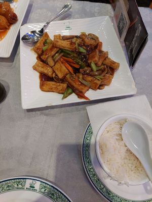 Tofu with Chinese sauce and jasmine rice at New Oriental Asiatico in Lanzarote