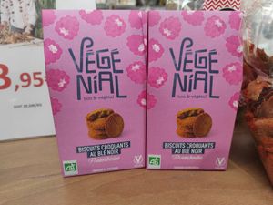 Vegan cookies at Les Comptoirs de la Bio in Quiberon