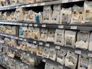 Flours at Les Comptoirs de la Bio in Quiberon