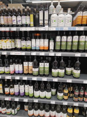 Oils at Les Comptoirs de la Bio in Quiberon